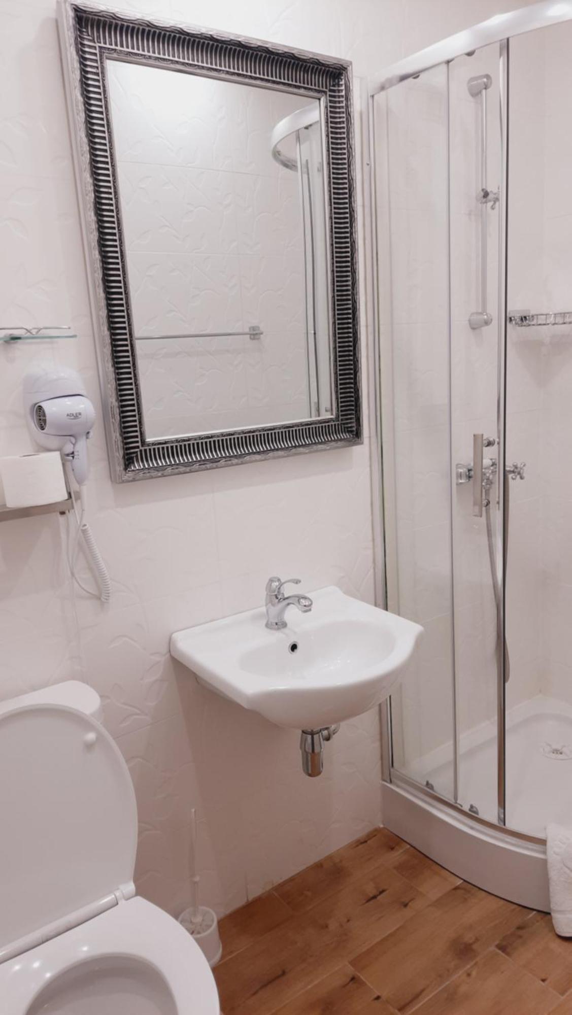 Hotel Rezydencja Rosa Przemyśl Exteriör bild