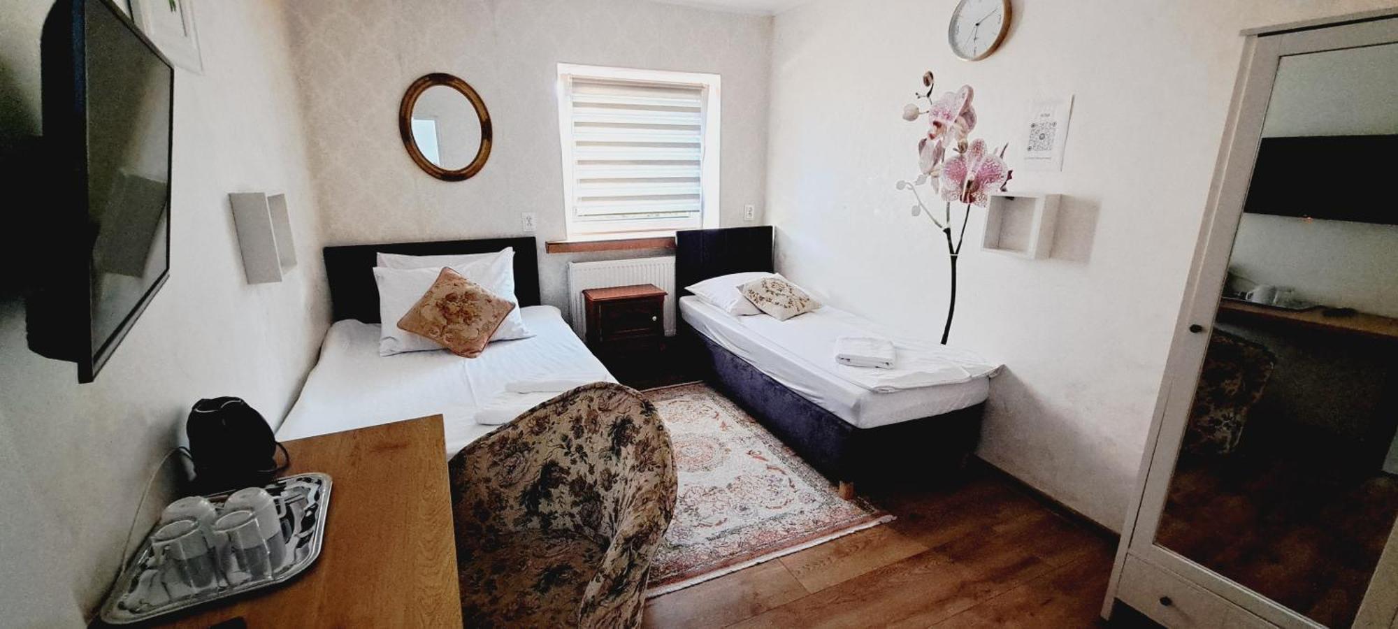 Hotel Rezydencja Rosa Przemyśl Exteriör bild