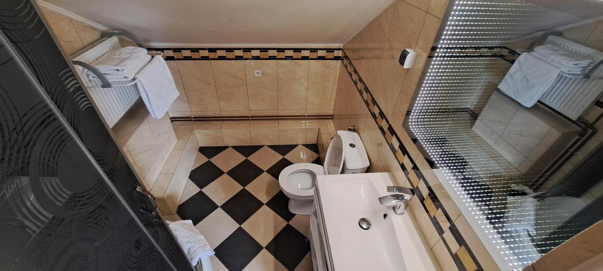 Hotel Rezydencja Rosa Przemyśl Exteriör bild