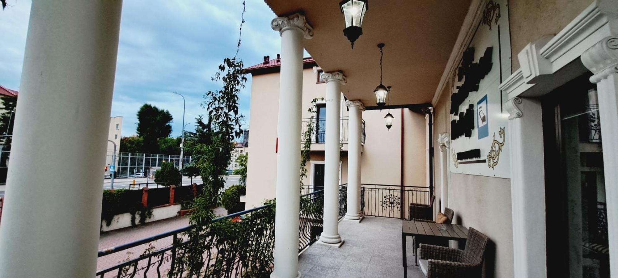 Hotel Rezydencja Rosa Przemyśl Exteriör bild