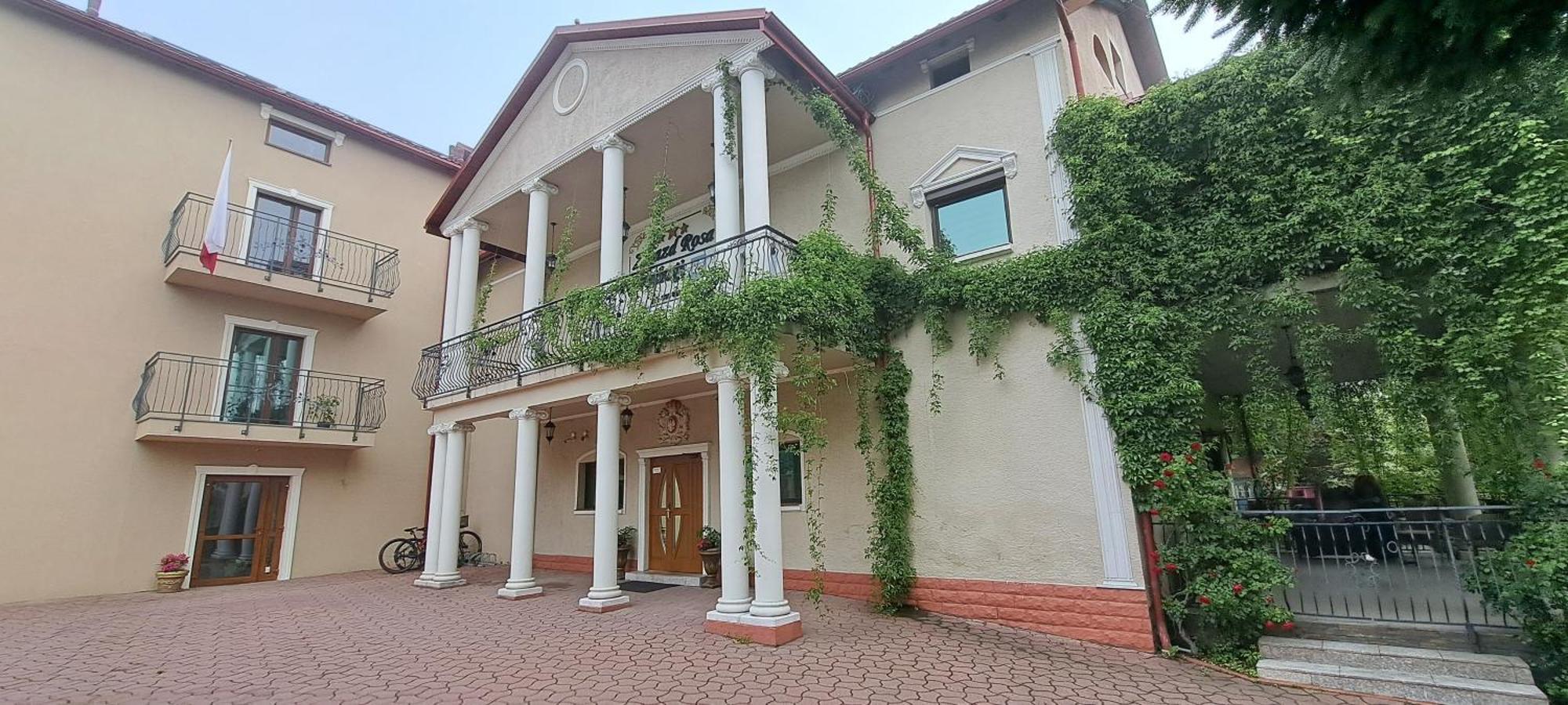 Hotel Rezydencja Rosa Przemyśl Exteriör bild